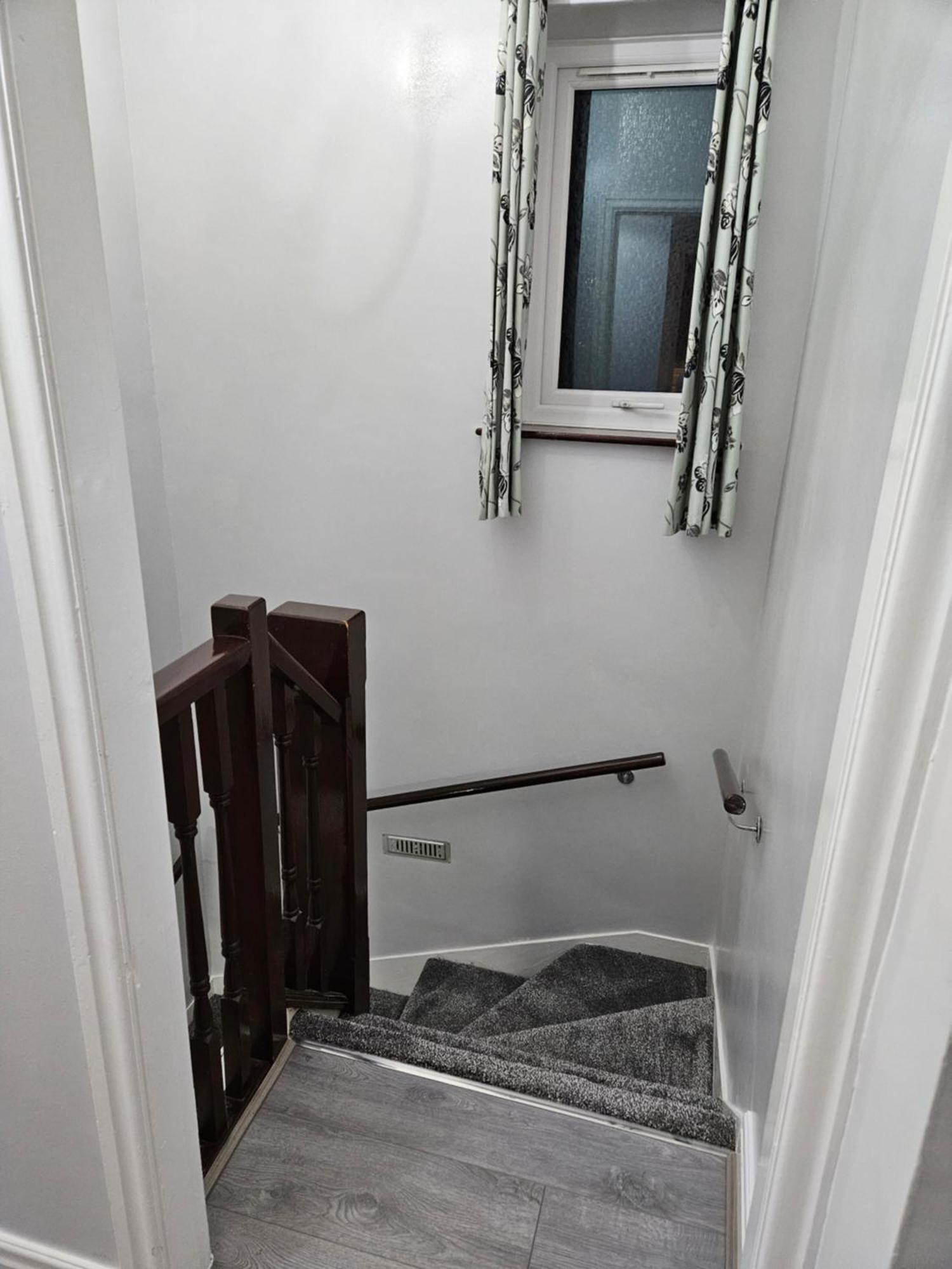 Lister Park Bradford 2Bed Detached Cottage House Parking Cinema Screen Games Room מראה חיצוני תמונה