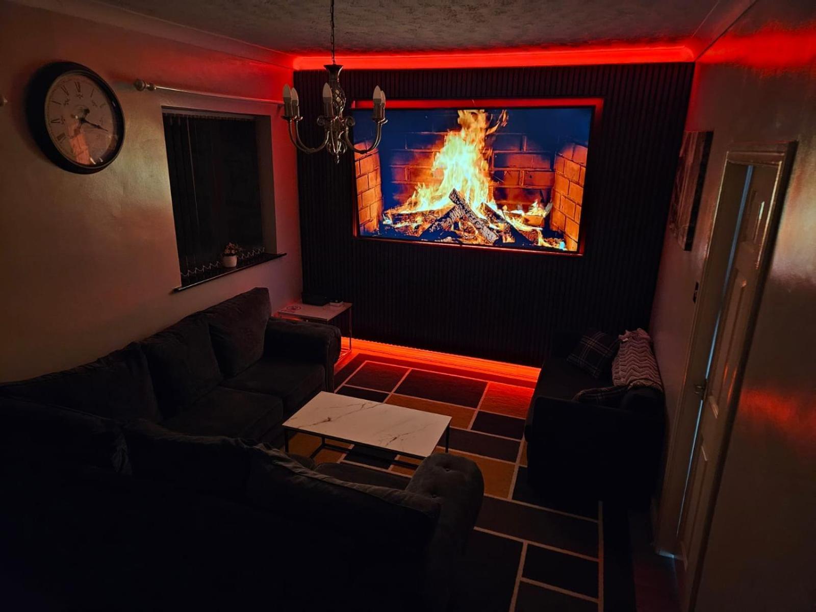 Lister Park Bradford 2Bed Detached Cottage House Parking Cinema Screen Games Room מראה חיצוני תמונה
